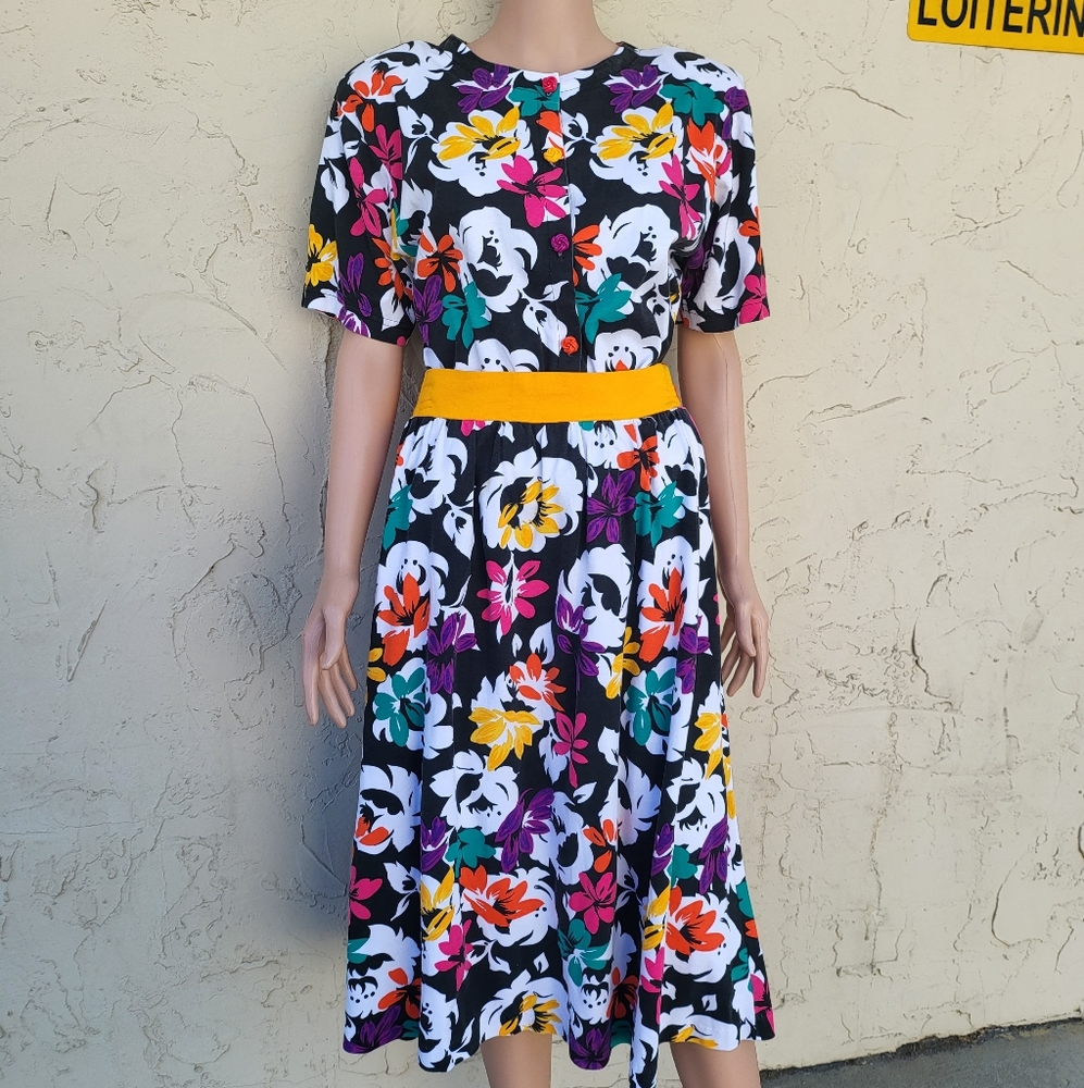 Vintage Multi Color Floral Print Skirt Set